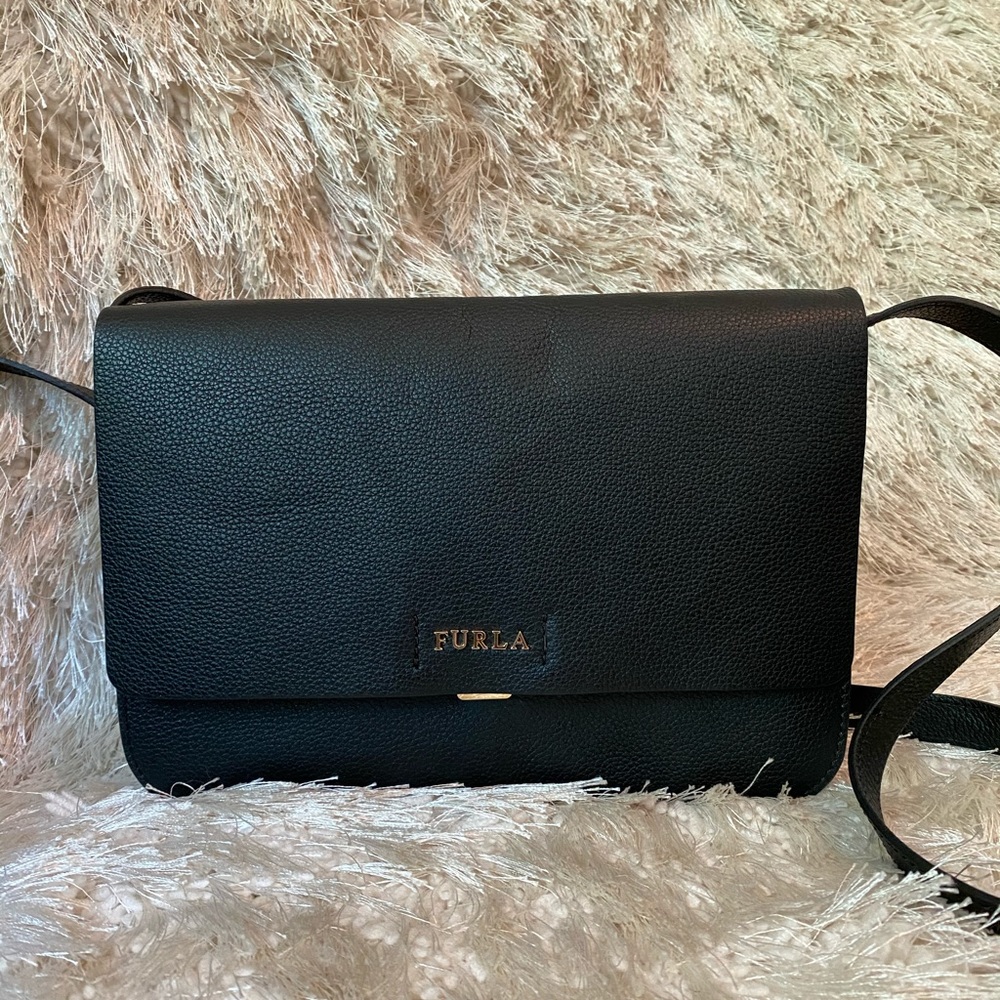 💥SALE‼️Furla Shoulder or Crossbody Bag